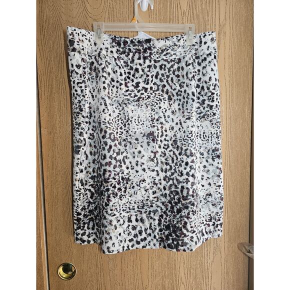 Jessica London NWOT size 16 skirt. Waist to hem is 24.5". 96% polyester. - Picture 2 of 2
